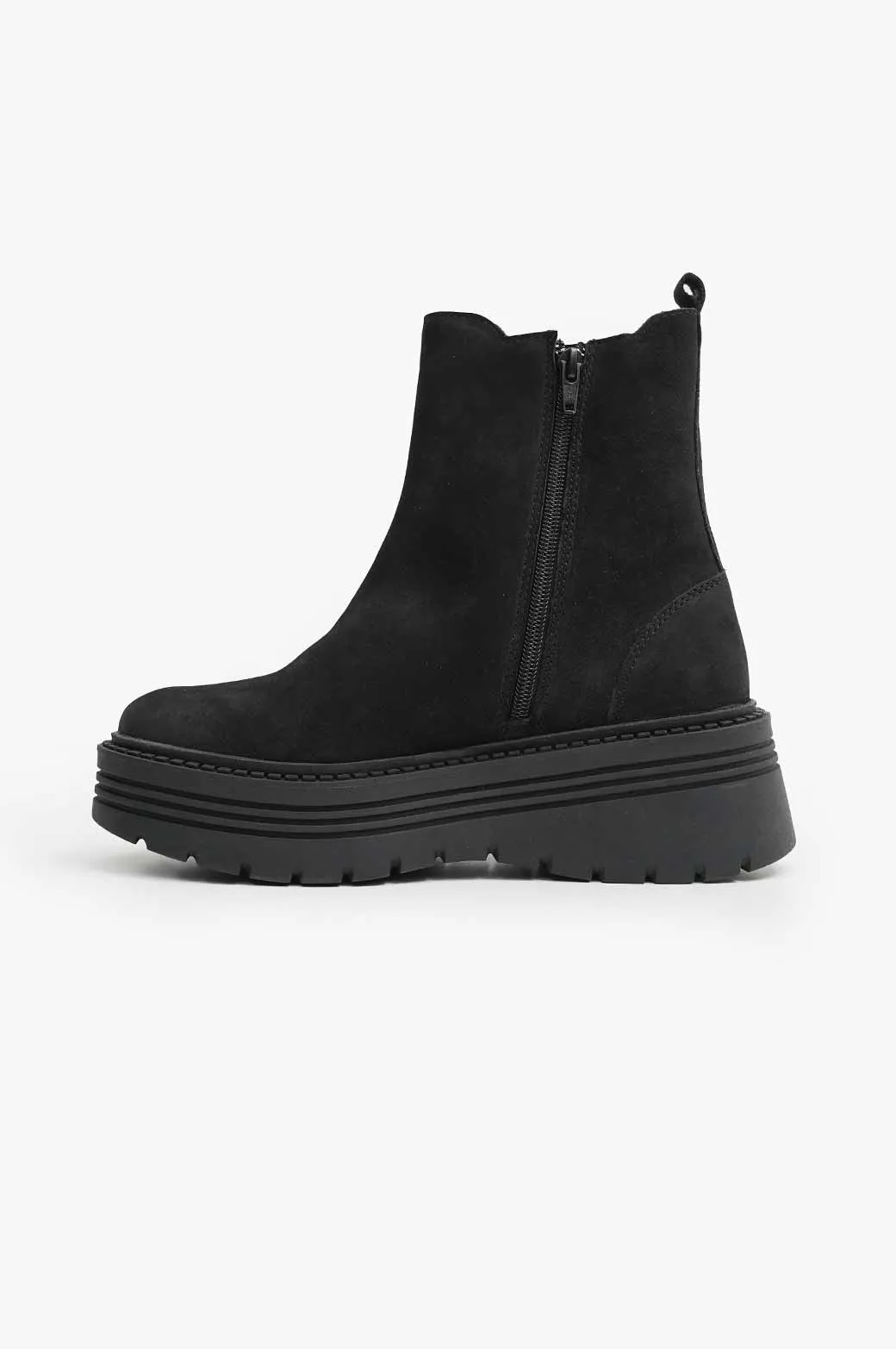 LEATHER TRACK SOLE CHELSEA BOOTS