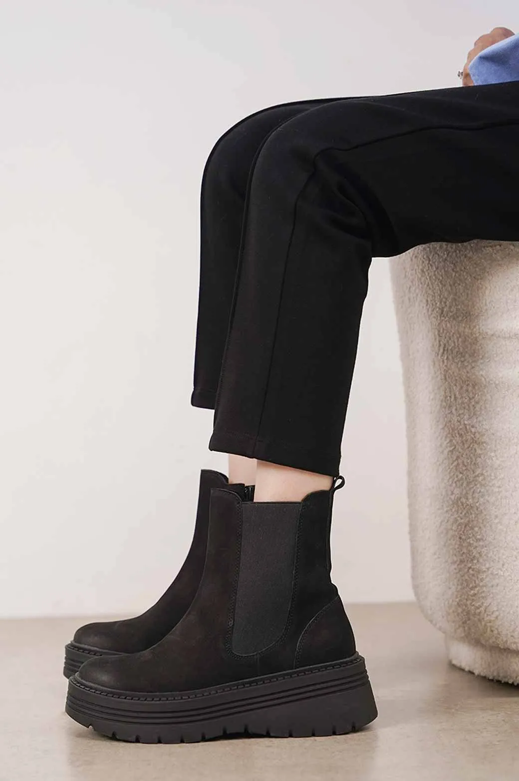 LEATHER TRACK SOLE CHELSEA BOOTS