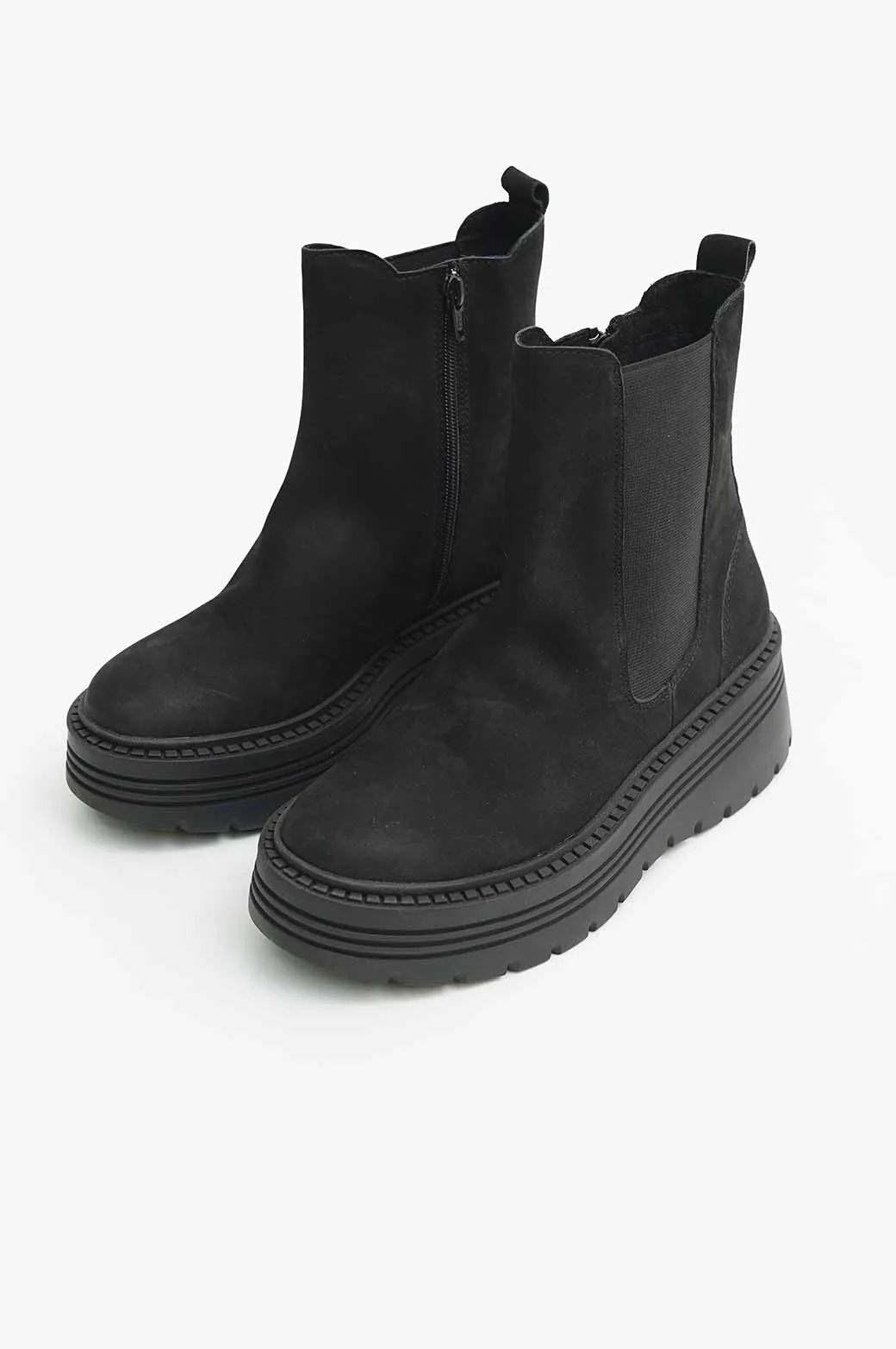 LEATHER TRACK SOLE CHELSEA BOOTS