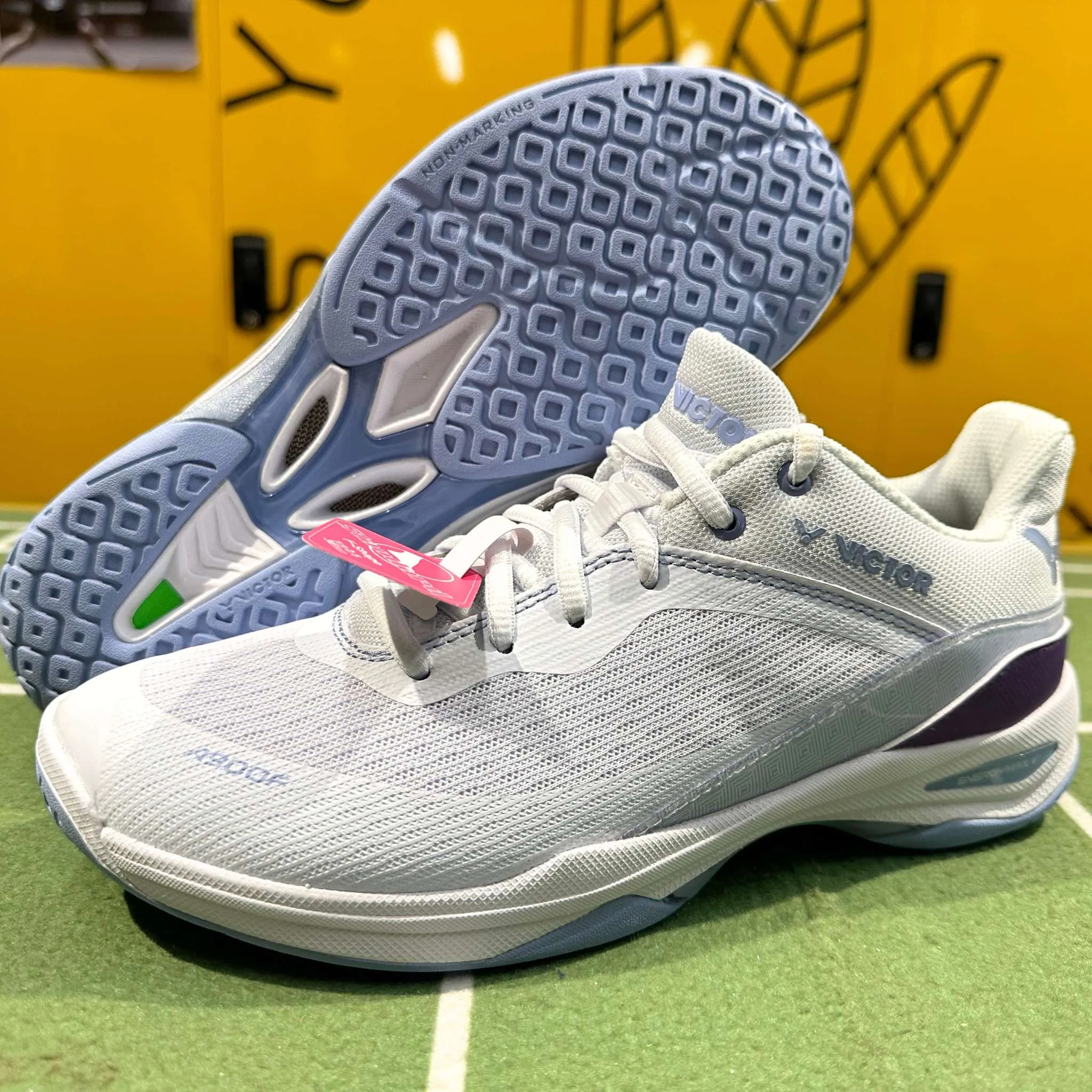 Victor A900F-AJ Badminton Ladies Court Shoes [Pearly White/Purple]