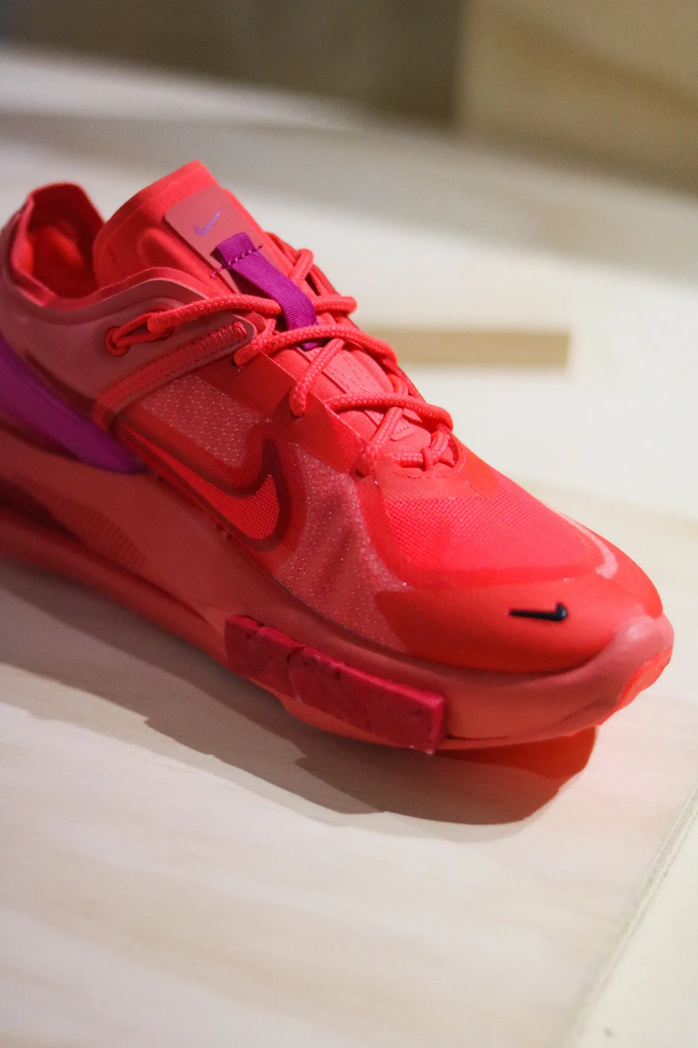 W NIKE FONTANKA EDGE "BRIGHT CRIMSON"